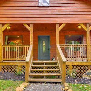 Pet-Friendly Woodlawn Cabin With Mtn View And Fire Pit Villa Exterior photo