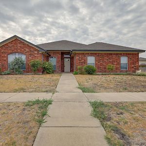 Lovely Killeen Retreat With Brick Fireplace! Exterior photo