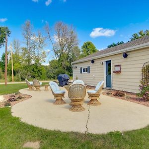 Shawano Vacation Rental Close To Main Street! Exterior photo