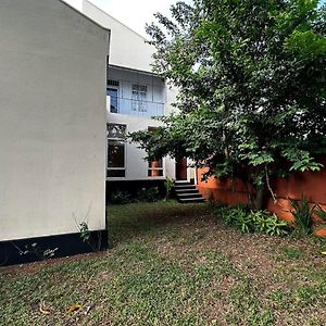 Living With Nature Sri Jayewardenepura Kotte Exterior photo