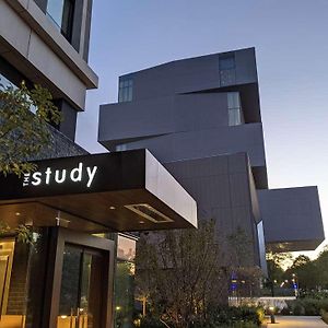 The Study At University Of Chicago Exterior photo