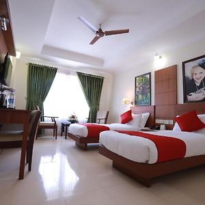 Hotel Peninsula Thrissur Exterior photo