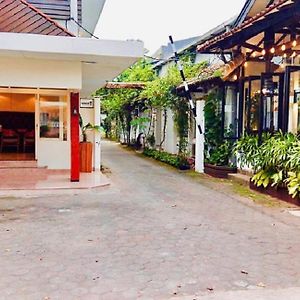 Belaya Hotel Jepara Exterior photo