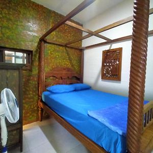 8 Up House Bed & Breakfast Malang Exterior photo