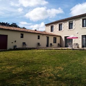 Le Logis Gourmand A Payroux Bed & Breakfast Exterior photo