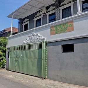 Oyo Life 92830 Homestay Slamet Riadi IV Bandar Lampung Exterior photo