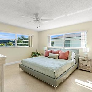 1 Block To The Beach! King Beds! Spacious! West Palm Beach Exterior photo