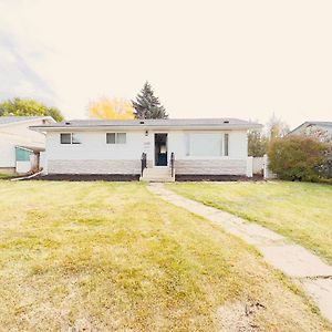 Entire 3 Bedroom House Edmonton Exterior photo