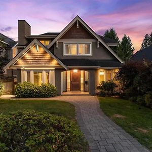 Spacious Cozy House In Vancouver West Exterior photo