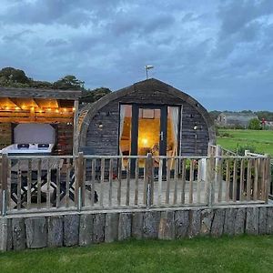 Beautiful Couples Retreat With Hot Tub, Central Heating And Views- The Bee Hive By Get Better Getaways Glenluce Exterior photo