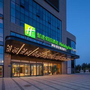 Holiday Inn Express Yinchuan Yuehai Exterior photo