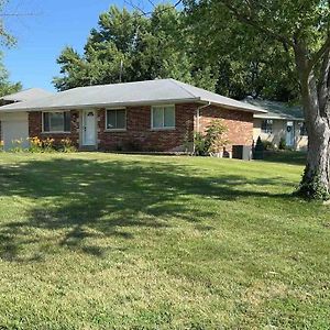 Cheerful 4 Bd Resident Home With Hot Tub. Concord Exterior photo