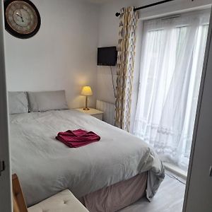 Deluxe Single Room Only For One Adult Northolt  Exterior photo