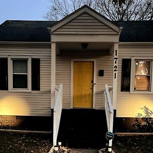 Newly Renovated Two Bedroom Gem In The City Richmond Exterior photo