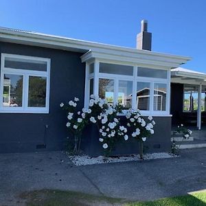 Walnut House Apartment Havelock North Exterior photo