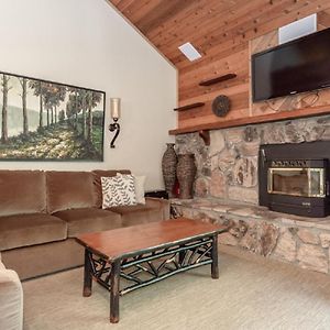 Snowflower #47 - Updated 2 Bedroom & Loft, 3 Bath, Sleeps 8, Steps Away From Free Town Shuttle Mammoth Lakes Exterior photo