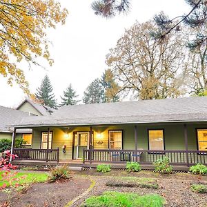 Milwaukie Home With Covered Porch Dogs Welcome! Exterior photo