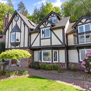 Grand English Style Home Chilliwack Exterior photo