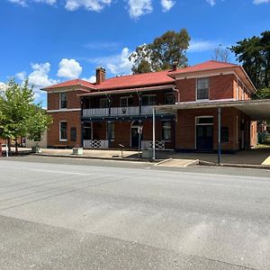 Gold Reef Adelong Motel Exterior photo