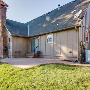 Overland Park Family Home With Game Room And Backyard! Exterior photo