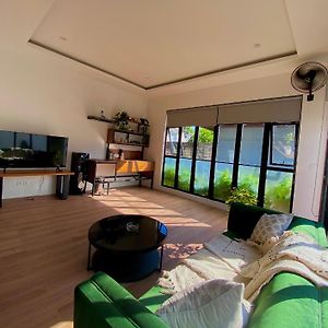 Stylish Studio In Heart Of Berawa Apartment Canggu  Exterior photo