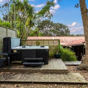 Serene Shoreline With Seaview And Spa Pool Auckland Exterior photo