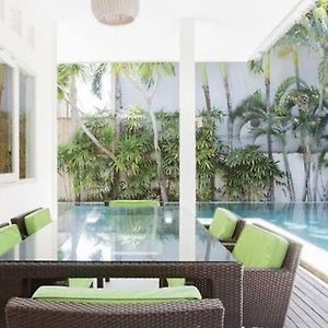 4 Bedroom, 4 Bathroom Tropical Pool Villa In Seminyak Exterior photo