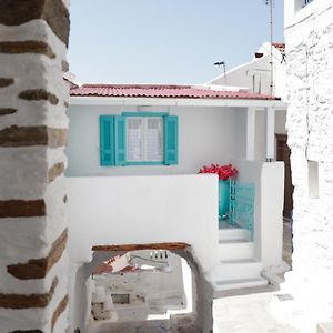 The Turquoise House In The Heart Of Ioulida, On The Island Of Kea. Villa Ioulis Exterior photo