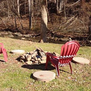 Quaint Cabin By The Creek Private Villa Pipestem Exterior photo