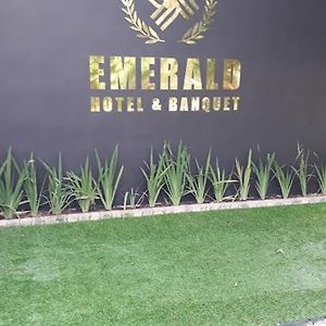 Emerald Hotel And Banquet Ratnapura Exterior photo