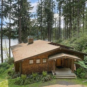 Goss Lake Chalet By Avantstay Lakefront W Dock Langley Exterior photo