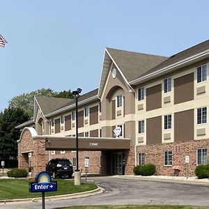 Days Inn & Suites By Wyndham Green Bay Wi Exterior photo