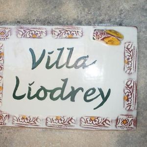 Villa Liodrey Les Pins Cereste Exterior photo