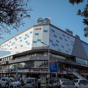 Sn Blu Hotel Ahmedabad Exterior photo