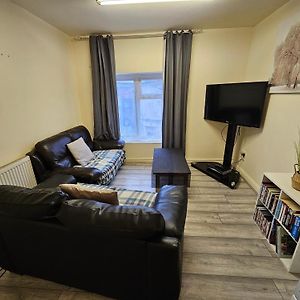 2 Bedroom Apartment In Greater Manchester Ashton-under-Lyne Exterior photo