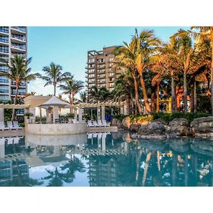 2-Bed With Secure Parking, Pools, Spa, Gym & Bbq Gold Coast Exterior photo