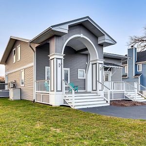 Modern And Chic Waterfront Getaway In Mchenry! Villa Exterior photo