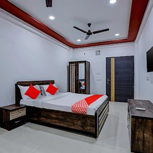 Oyo Hotel Good Luck Anand Exterior photo