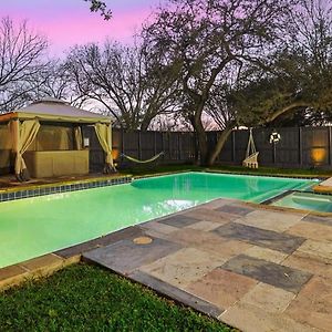 Amazing Home In Farmers Branch Exterior photo