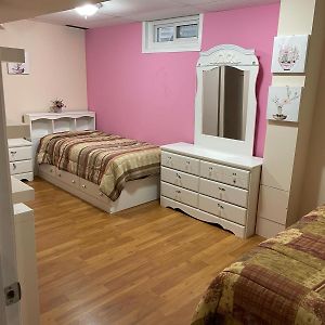 Cute 2 Beds Room , For Females Only Ottawa Exterior photo