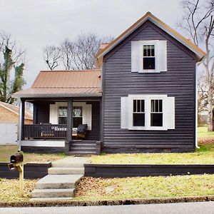 Getaway At This Historic Family Cottage Dayton Exterior photo