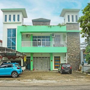 Nirvana Guest House Bandar Lampung Exterior photo