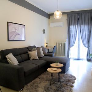 Newly Renovated Central 2 Bedroom Apartment In Kozani Exterior photo