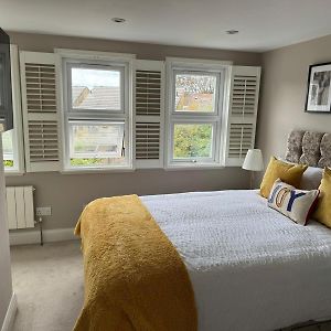 Brentford Guest Rooms Exterior photo
