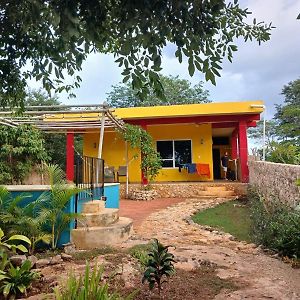 Casita Amarilla In The Yellow City Izamal Exterior photo