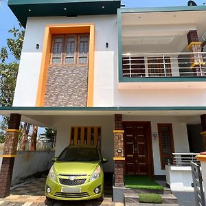Happy Villa Homestay - 2 Chelakkara Exterior photo