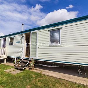 3 Bed, 7 Berth Caravan On A Great Holiday Park In Norfolk Ref 10107B Belton with Browston Exterior photo
