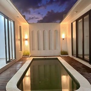 New Elegant Seminyak Queen Villa Bali Exterior photo