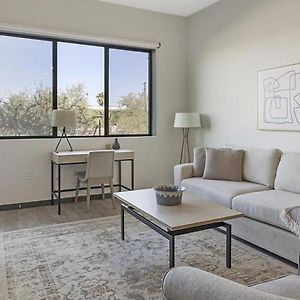 Landing - Modern Apartment With Amazing Amenities Scottsdale Exterior photo