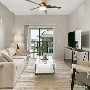 Landing - Modern Apartment With Amazing Amenities Tucson Exterior photo